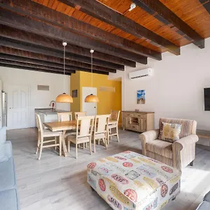 Punda Centre Penthouse Apartment Willemstad